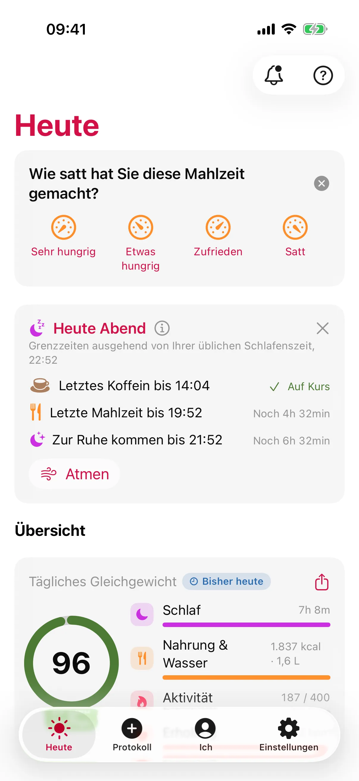 slotho-Bildschirm „Heute“: die Frage „Wie satt hat Sie diese Mahlzeit gemacht?“, die Karte „Heute Abend“ mit „Letztes Koffein bis 14:04“, „Letzte Mahlzeit bis 19:52“ und „Zur Ruhe kommen bis 21:52“, und „Tägliches Gleichgewicht“ mit 96 aus „Schlaf“, „Nahrung & Wasser“ und „Aktivität“